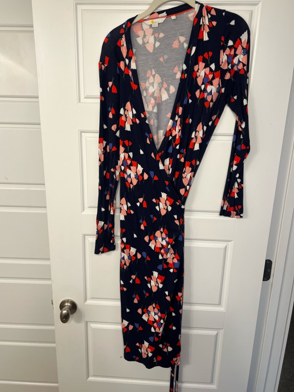 Boden floral whimsy wrap dress size 12 US. Navy, pink, red and white. Some m